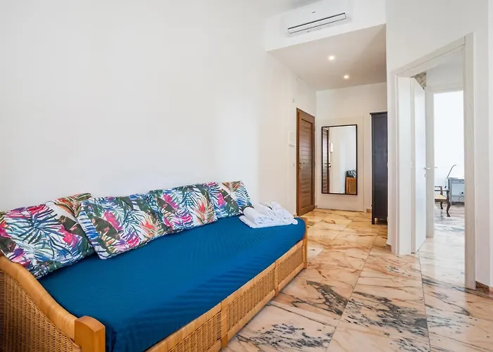 Lovely X5 W/ Terrace & Private Parking Apartman